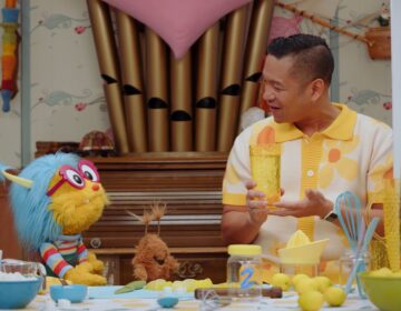 Jay shows Albie and Huggy Lemonade