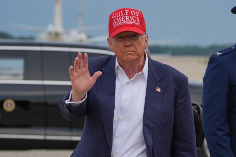 Donald Trump waves